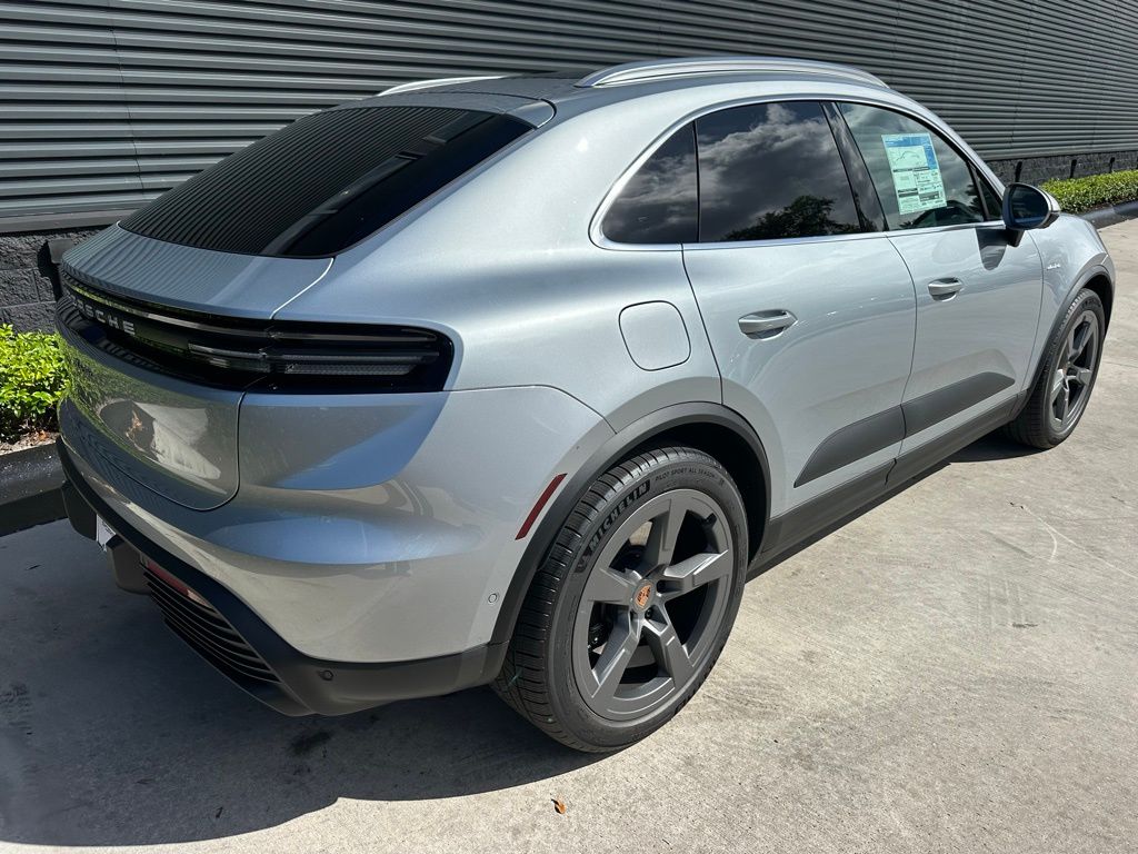 صورة 9 لـ 2026 Porsche MACAN BASE