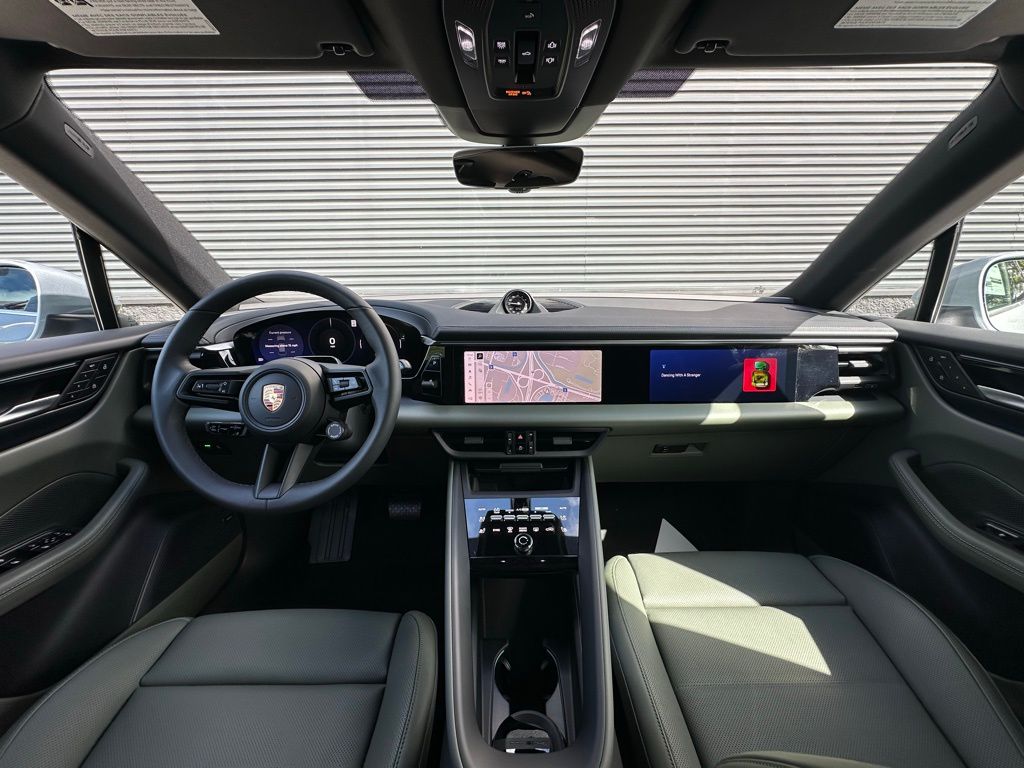صورة 6 لـ 2026 Porsche MACAN BASE