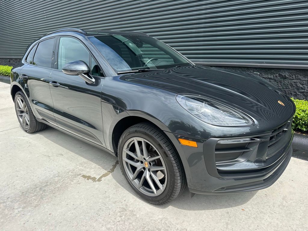 2025 Porsche MACAN thumbnail 12