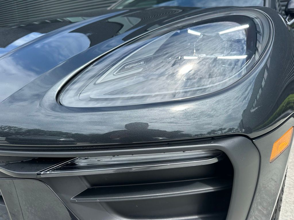 صورة 9 لـ 2025 Porsche MACAN