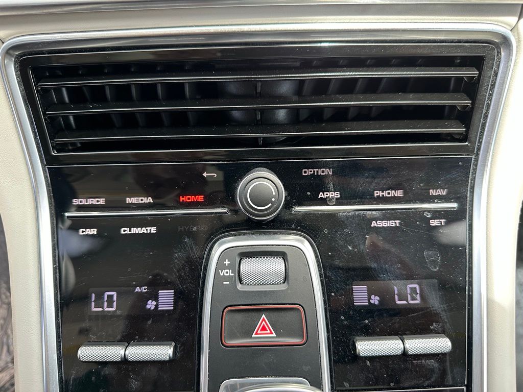 صورة مصغرة 32 لـ 2023 Porsche PANAMERA