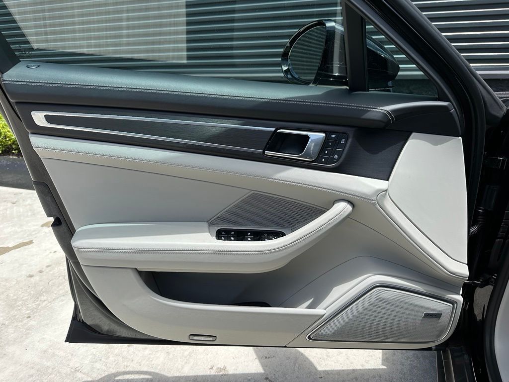 صورة مصغرة 16 لـ 2023 Porsche PANAMERA