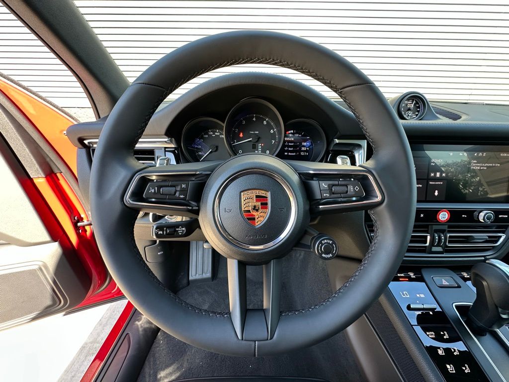 2026 Porsche MACAN T thumbnail 15