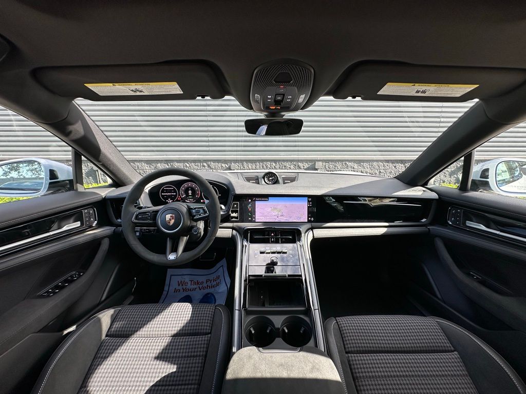 2025 Porsche PANAMERA 4 thumbnail 32