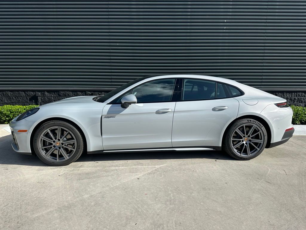2025 Porsche PANAMERA 4 照片 2