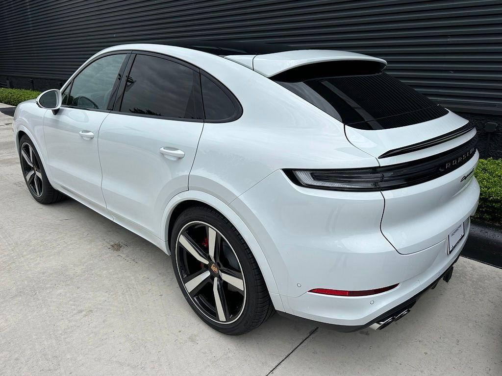 صورة 3 لـ 2026 Porsche CAYENNE S COUPE AWD