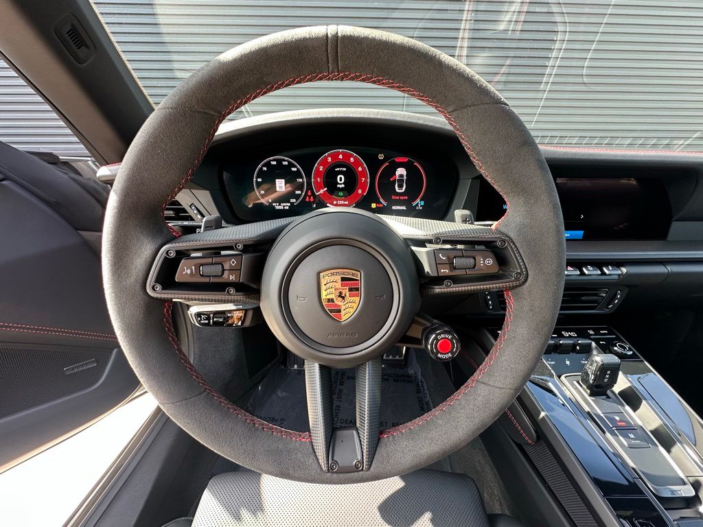 2025 Porsche 911 TARGA 4 GTS 缩略图 18