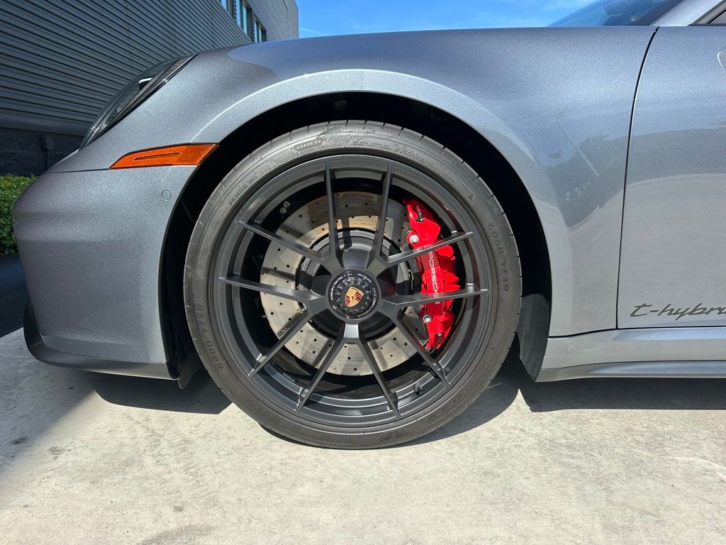 2025 Porsche 911 TARGA 4 GTS 缩略图 16