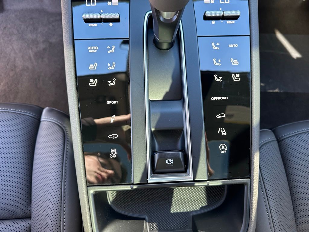 2026 Porsche MACAN — миниатюра 27