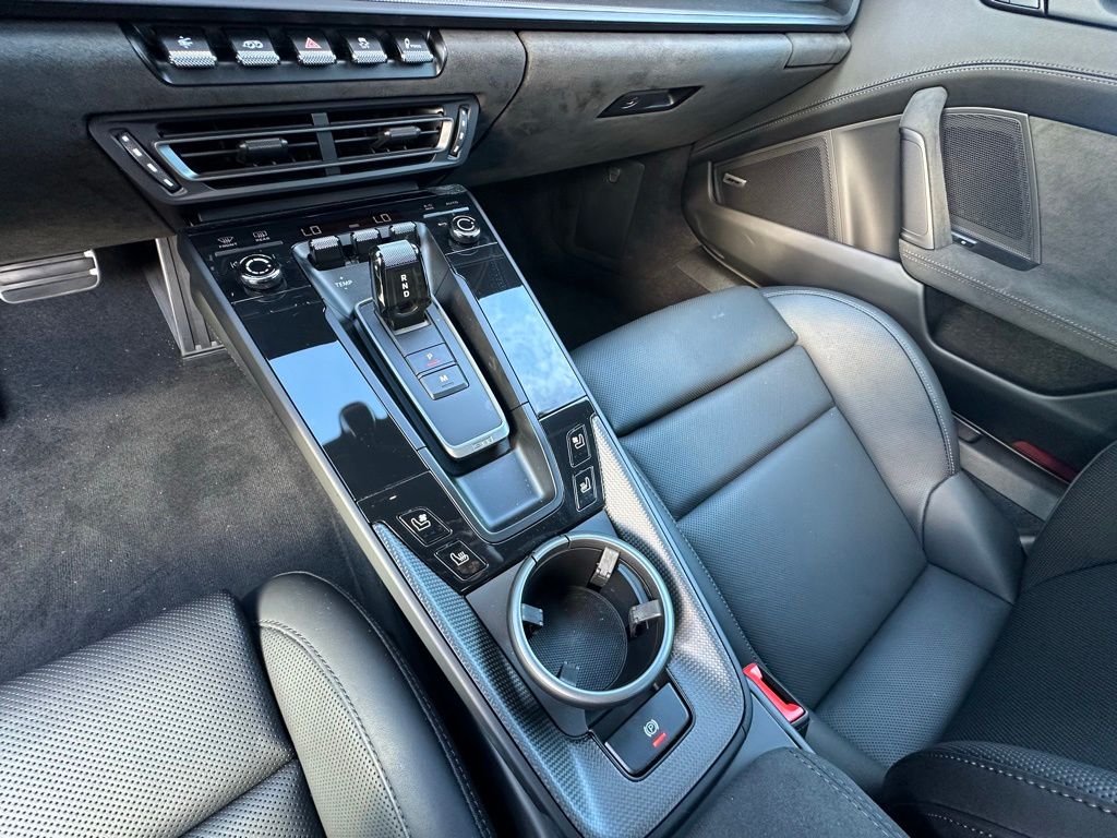 صورة مصغرة 26 لـ 2024 Porsche 911 CARRERA GTS