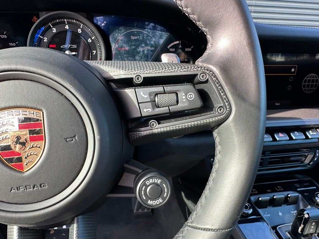 صورة مصغرة 16 لـ 2024 Porsche 911 CARRERA GTS