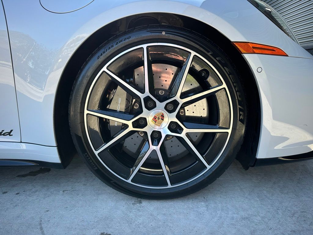 صورة مصغرة 14 لـ 2025 Porsche 911 CARRERA GTS