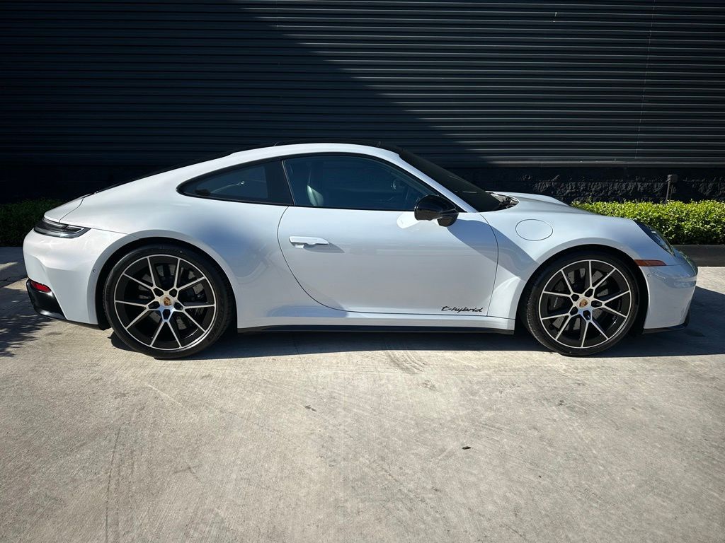 2025 Porsche 911 CARRERA GTS 照片 10
