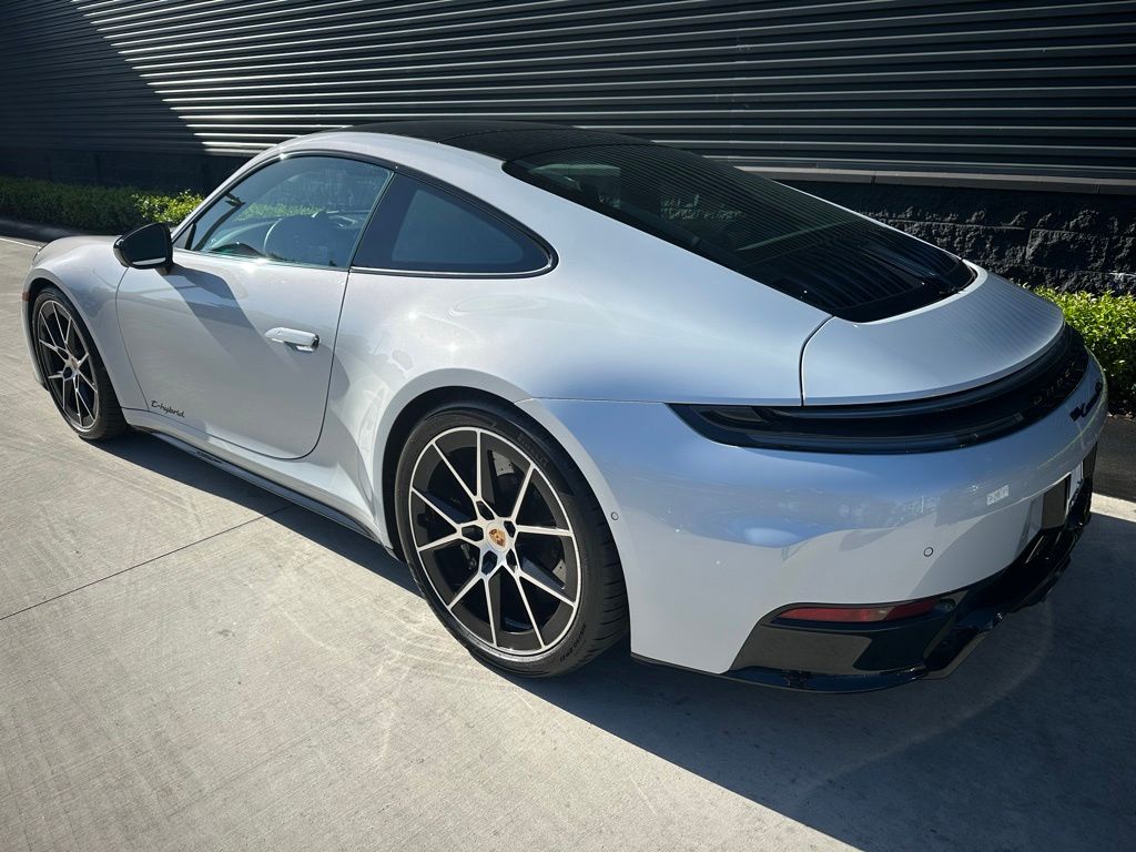 2025 Porsche 911 CARRERA GTS 照片 3