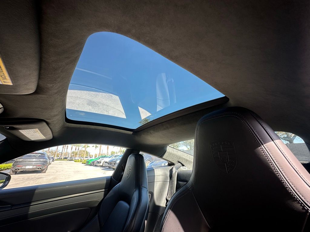 صورة مصغرة 25 لـ 2025 Porsche 911 CARRERA GTS