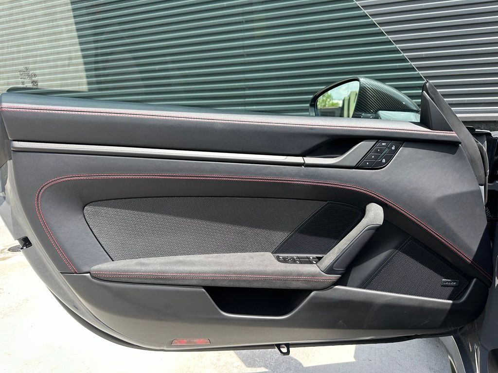 2026 Porsche 911 CARRERA 4 GTS — миниатюра 17