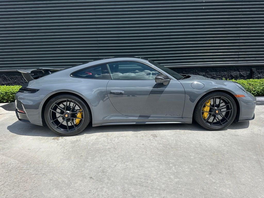 2026 Porsche 911 CARRERA 4 GTS — миниатюра 11