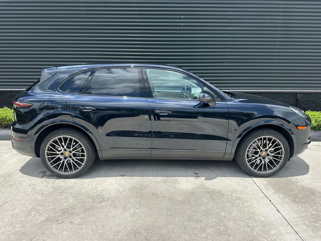 صورة 10 لـ 2023 Porsche CAYENNE