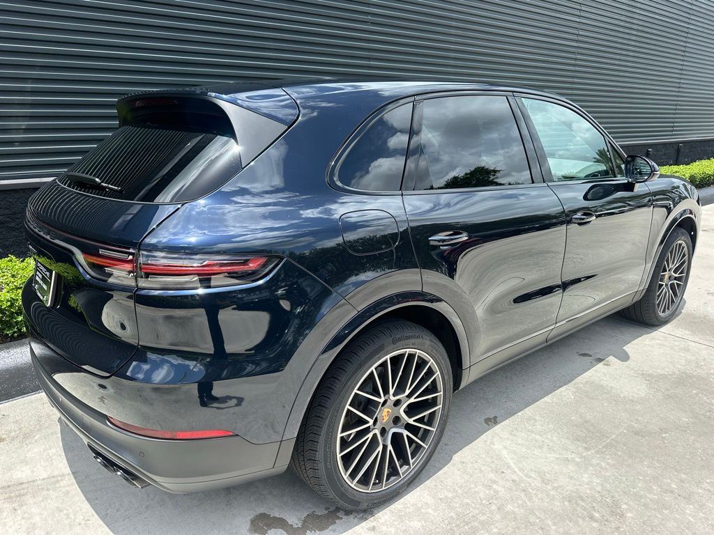 صورة 9 لـ 2023 Porsche CAYENNE