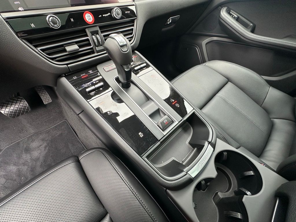 2026 Porsche MACAN — миниатюра 27