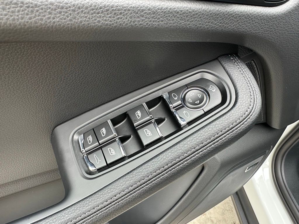 2026 Porsche MACAN — миниатюра 20