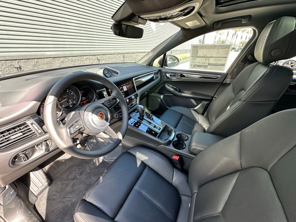 صورة 4 لـ 2026 Porsche MACAN T