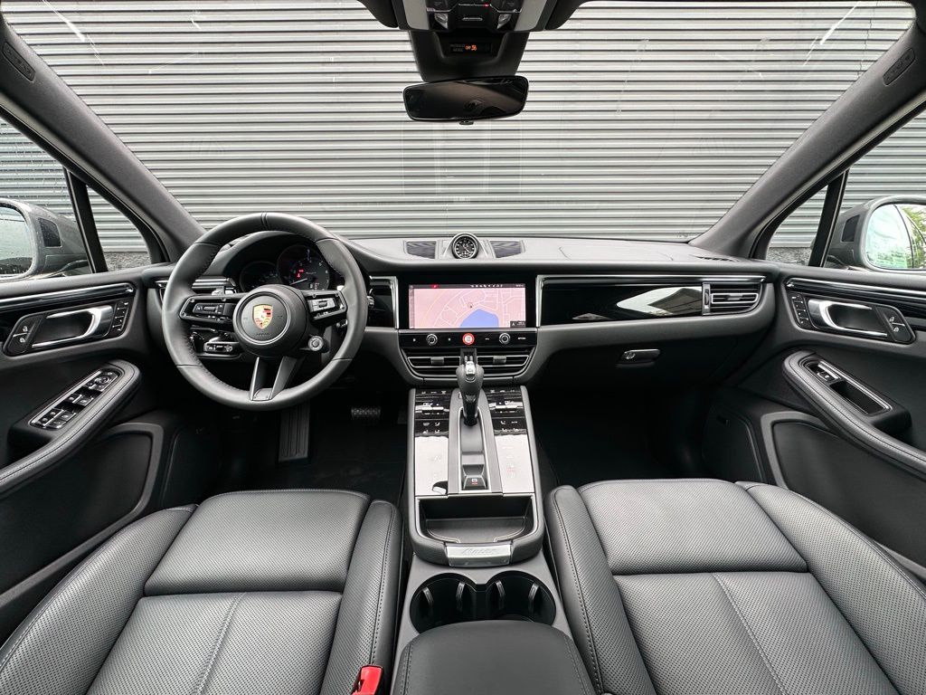 صورة 6 لـ 2026 Porsche MACAN T