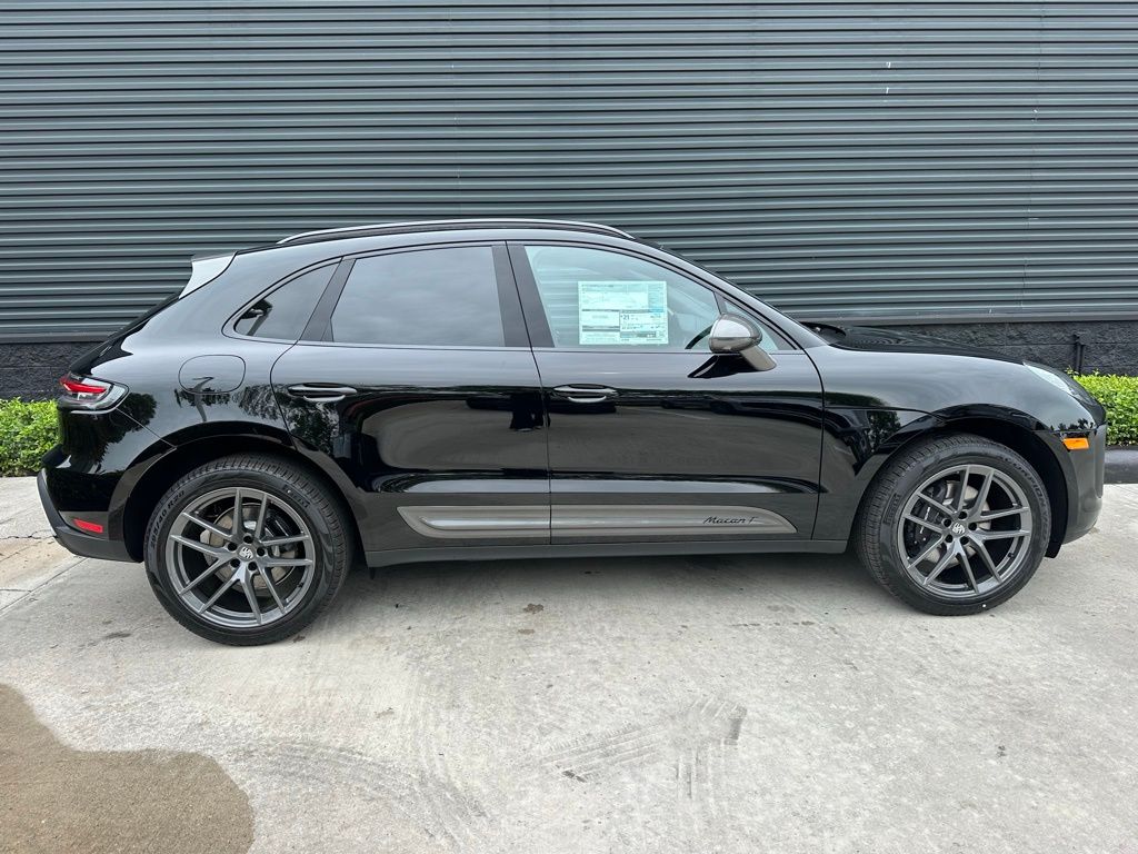 صورة 10 لـ 2026 Porsche MACAN T