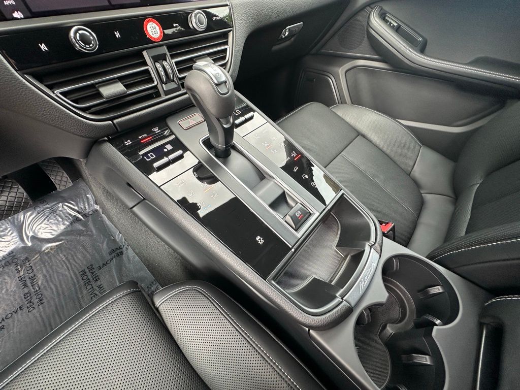 2026 Porsche MACAN — миниатюра 28