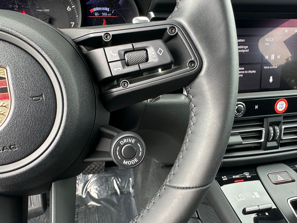 2026 Porsche MACAN — миниатюра 16