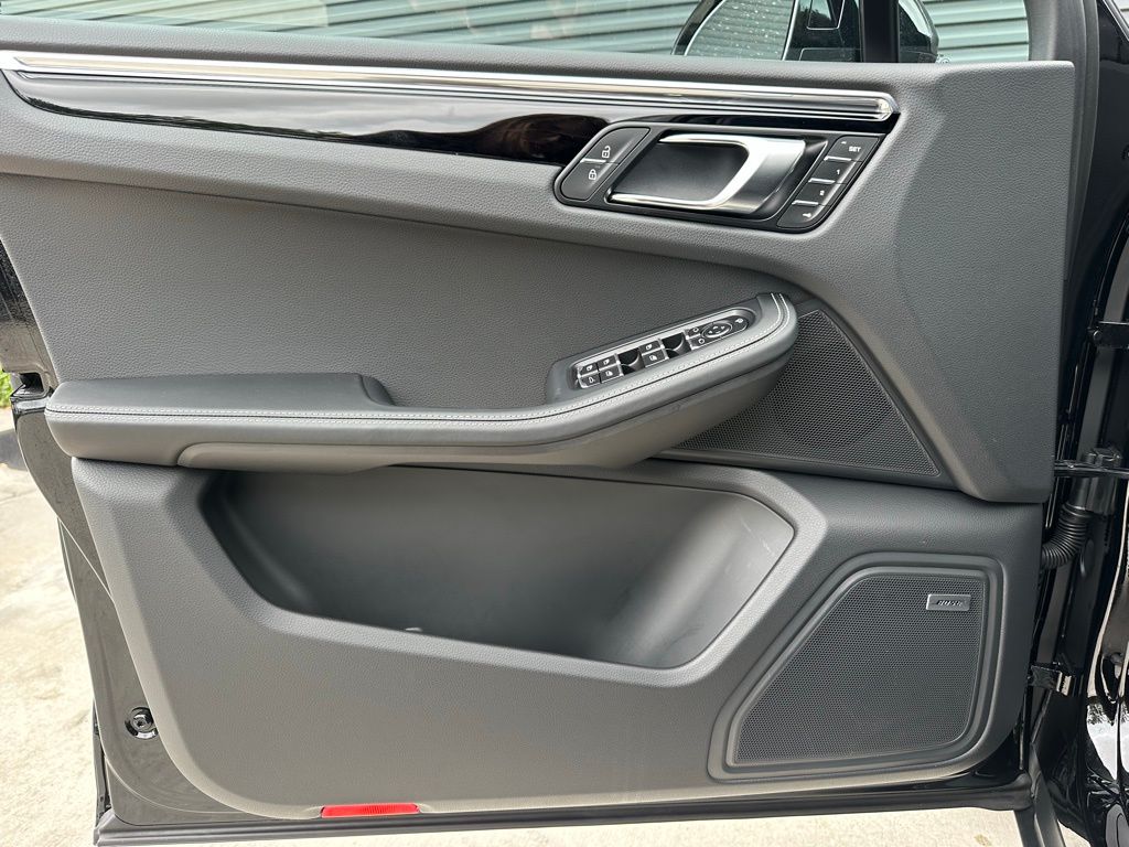 2026 Porsche MACAN — миниатюра 18