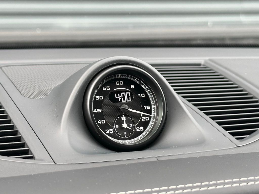 2026 Porsche MACAN — миниатюра 32