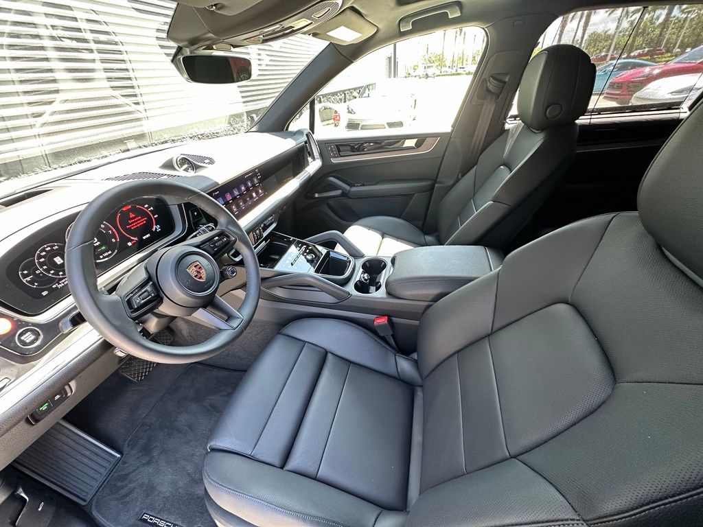 صورة 4 لـ 2026 Porsche CAYENNE AWD