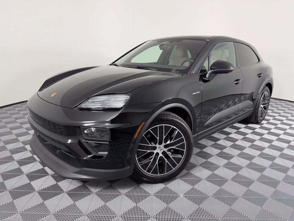New 2026 Porsche Macan Base