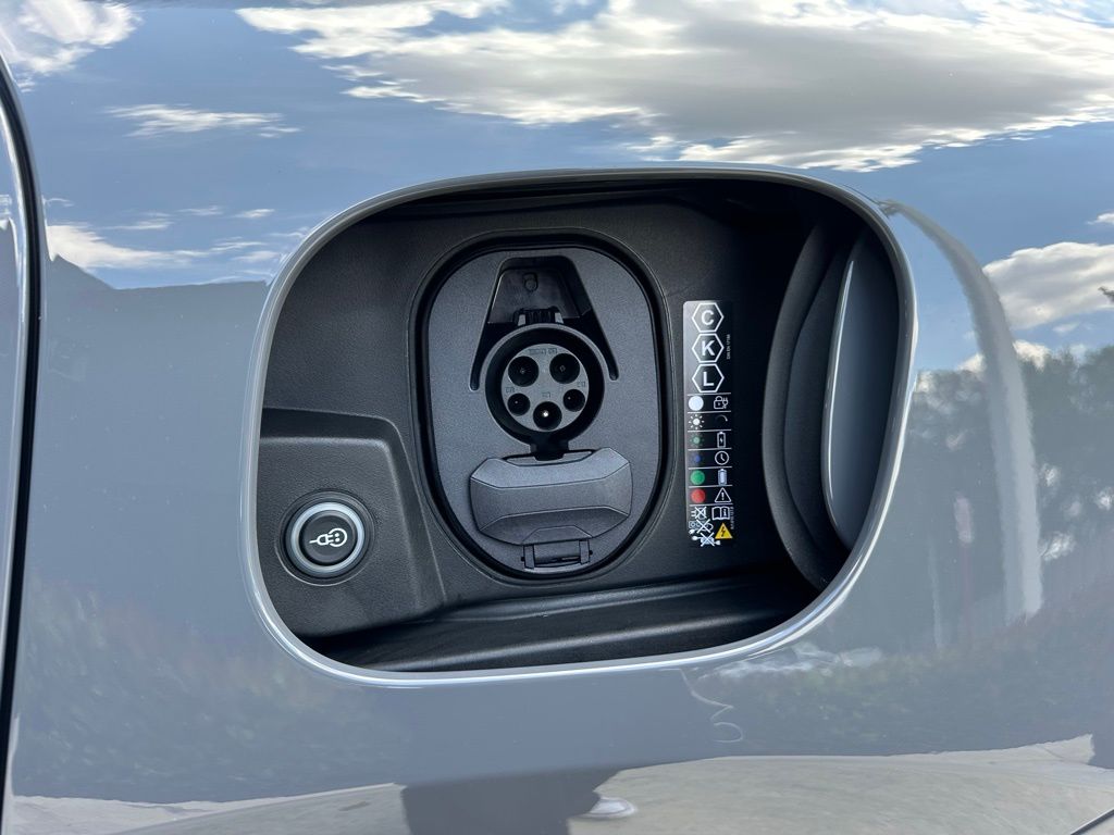 2026 Porsche MACAN TURBO — миниатюра 47