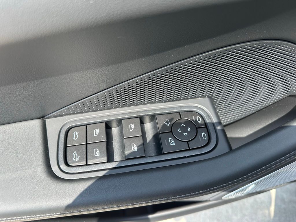 2026 Porsche MACAN TURBO — миниатюра 22
