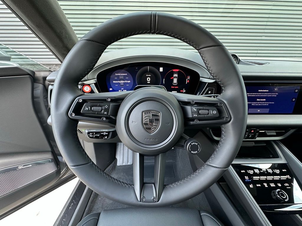 2026 Porsche MACAN TURBO — миниатюра 17