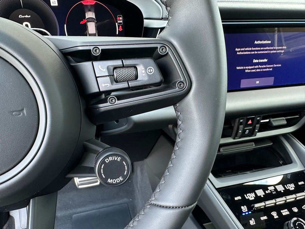2026 Porsche MACAN TURBO — миниатюра 18