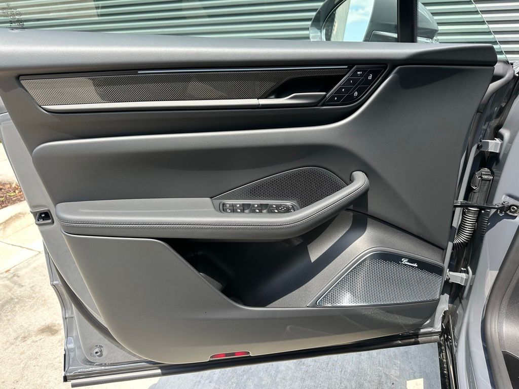 2026 Porsche MACAN TURBO — миниатюра 20