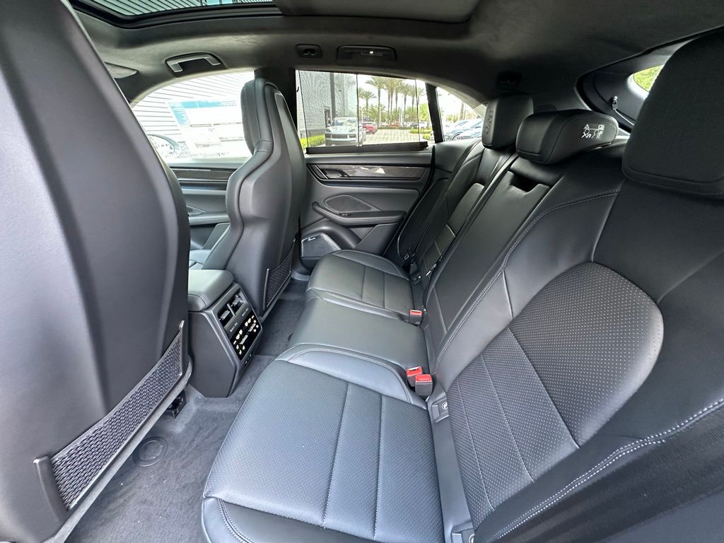 2026 Porsche MACAN TURBO — миниатюра 39