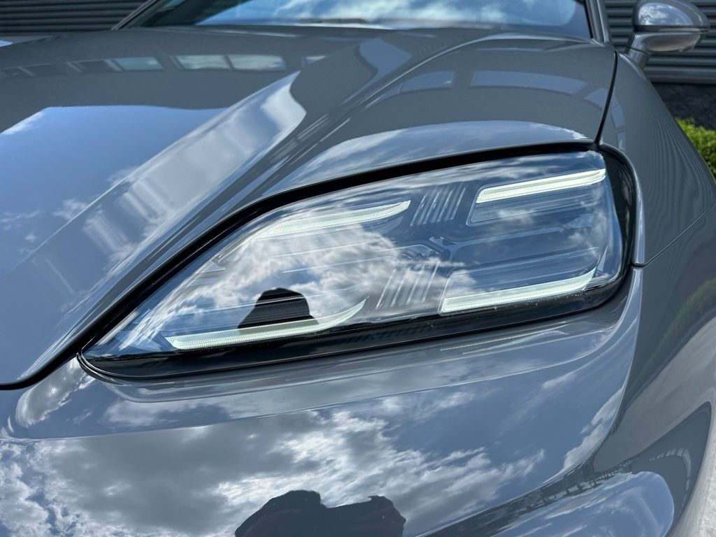 2026 Porsche MACAN TURBO — миниатюра 13