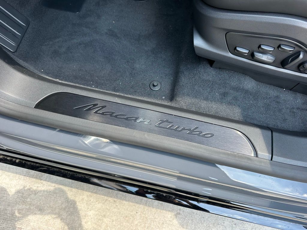2026 Porsche MACAN TURBO — миниатюра 24