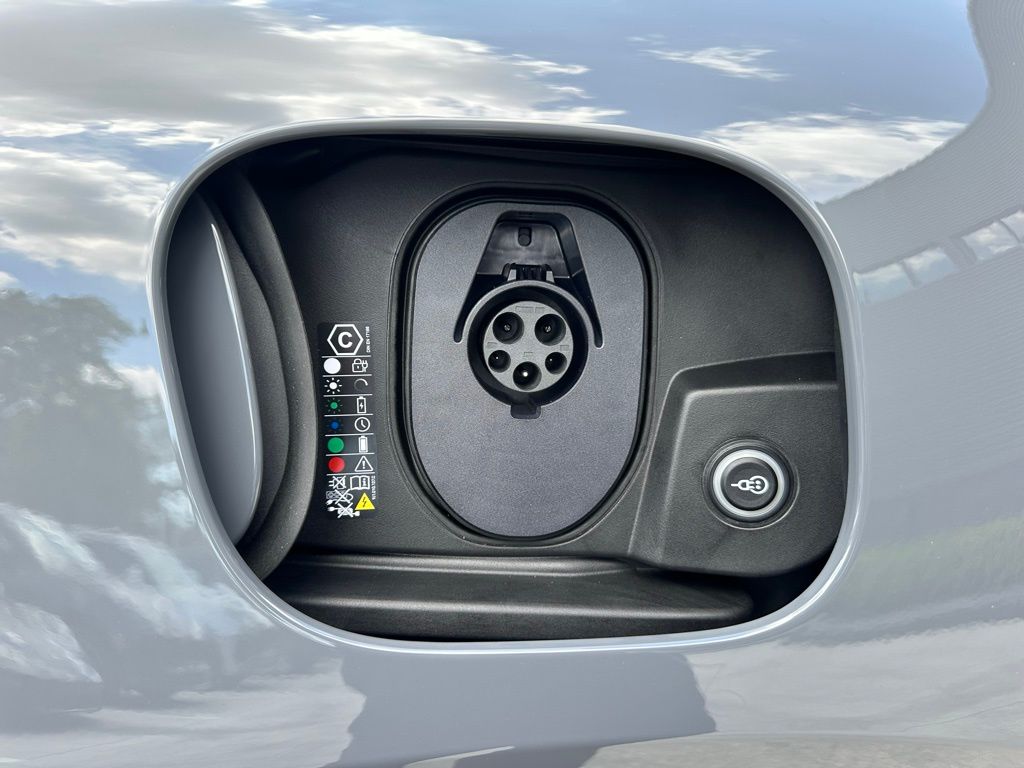 2026 Porsche MACAN TURBO — миниатюра 46