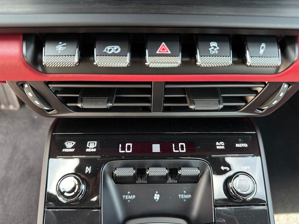 صورة مصغرة 35 لـ 2025 Porsche 911 CARRERA 4 GTS