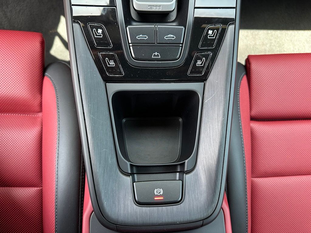 صورة مصغرة 33 لـ 2025 Porsche 911 CARRERA 4 GTS