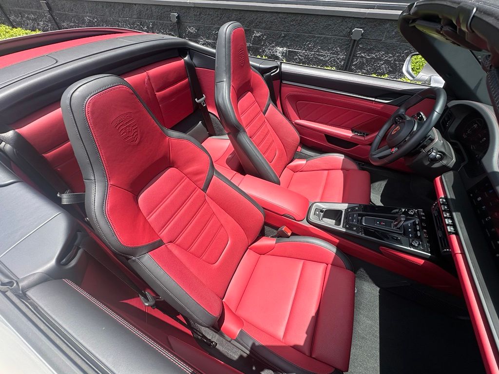 صورة مصغرة 14 لـ 2025 Porsche 911 CARRERA 4 GTS