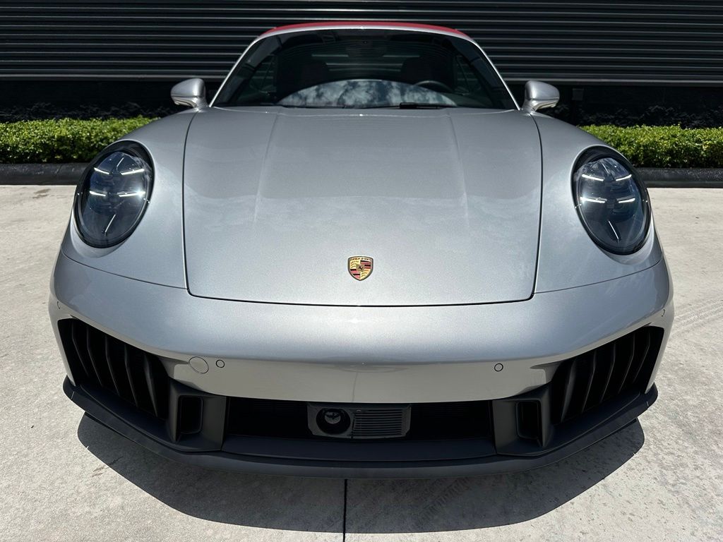 2025 Porsche 911 CARRERA 4 GTS — фото 8