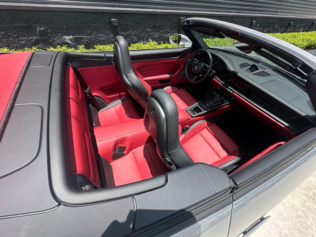 صورة مصغرة 13 لـ 2025 Porsche 911 CARRERA 4 GTS
