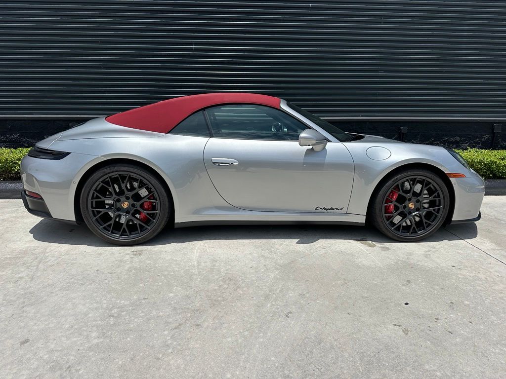 صورة مصغرة 11 لـ 2025 Porsche 911 CARRERA 4 GTS
