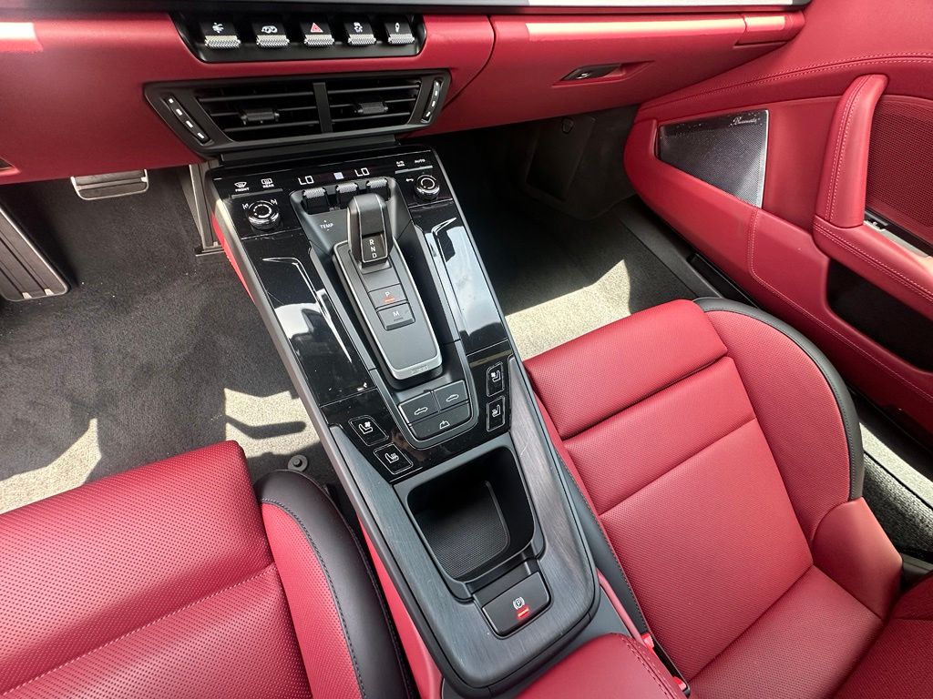 صورة مصغرة 37 لـ 2025 Porsche 911 CARRERA 4 GTS